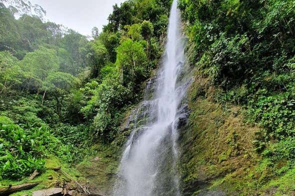 Senderismo por la cascada Manto de la Virgen