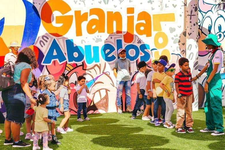 Niños en la Granja Los Abuelos