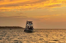 Paseo en barco al atardecer