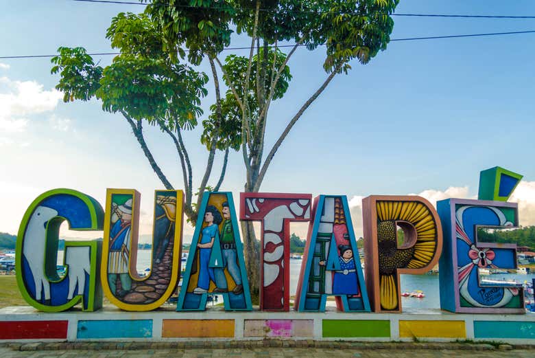 Fall in love with the charming town of Guatapé