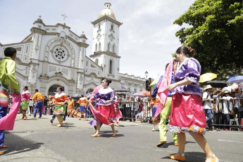 Immerse yourself in Colombian culture