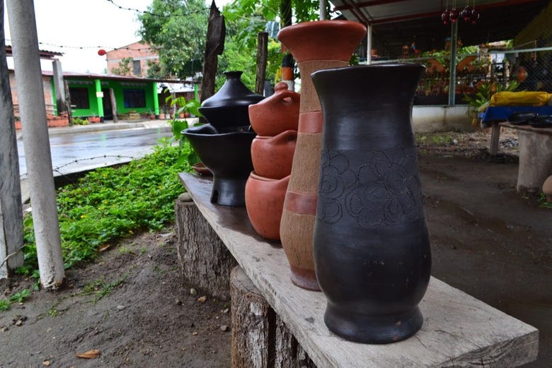 Botteghe Del Mondo Karibu - #sconti sulla ceramica nera, prodotta in  Colombia da Artesanias La Chamba: un'organizzazione famigliare che lavora  con metodi a basso impatto ambientale e solo con materiali naturali (argilla