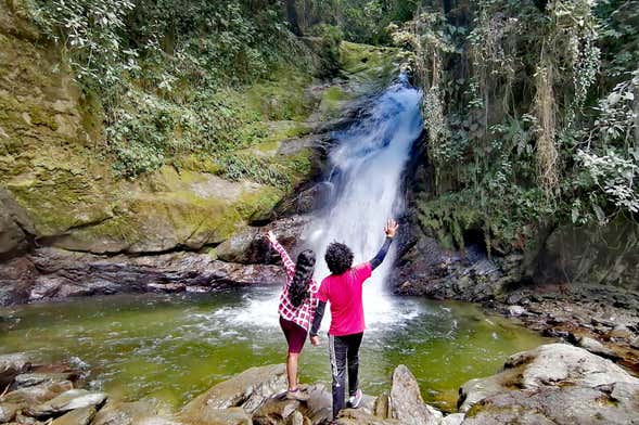 Senderismo por la cascada La Plata