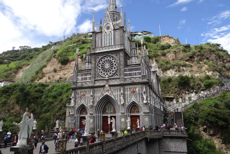 Fachada del santuario de Las Lajas