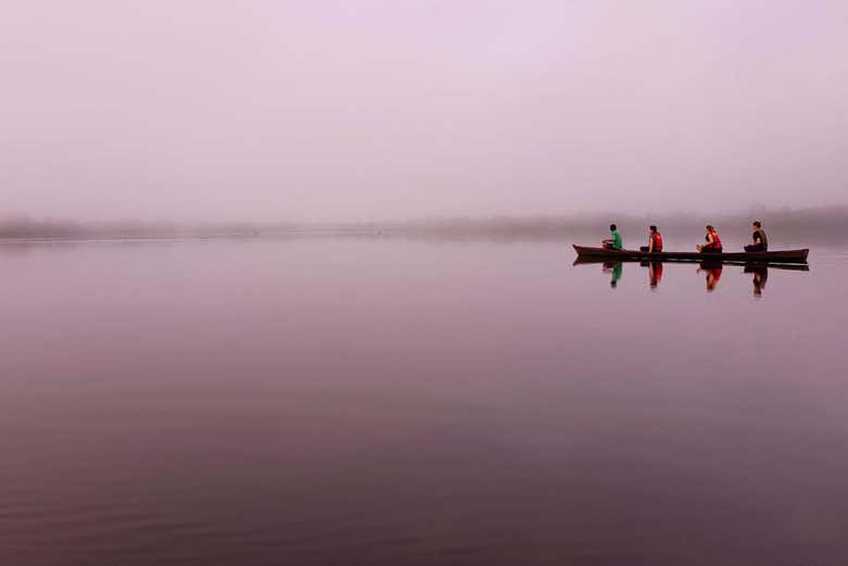 Paseo en canoa por el Amazonas