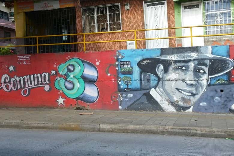 Mural con el rostro de Gardel en Medellín