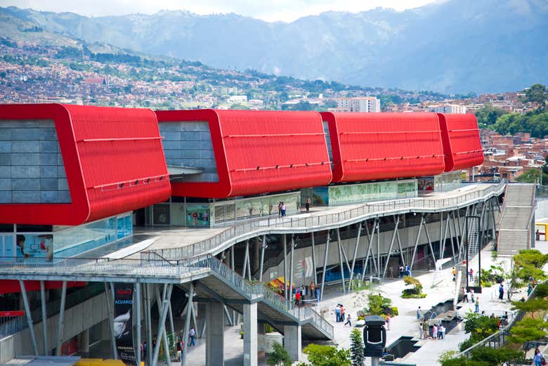 Parque Explora con Medellín de fondo