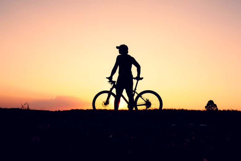 Ciclista al amanecer en Mompox