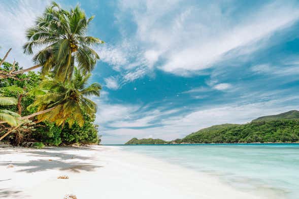 Hiking in McBean Lagoon National Park from Providencia