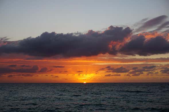 Paseo en velero al amanecer