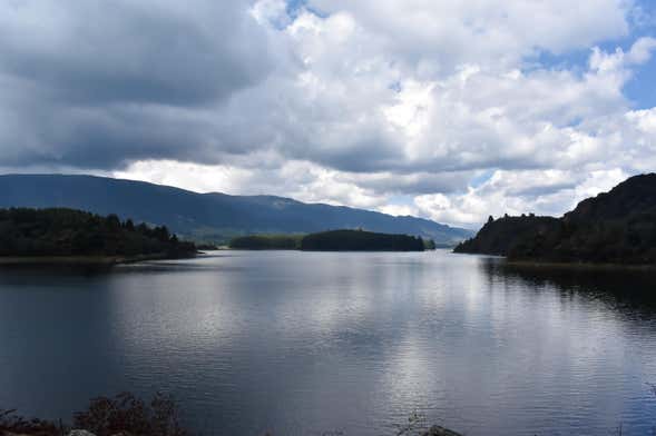 Hiking in the Neusa Reservoir