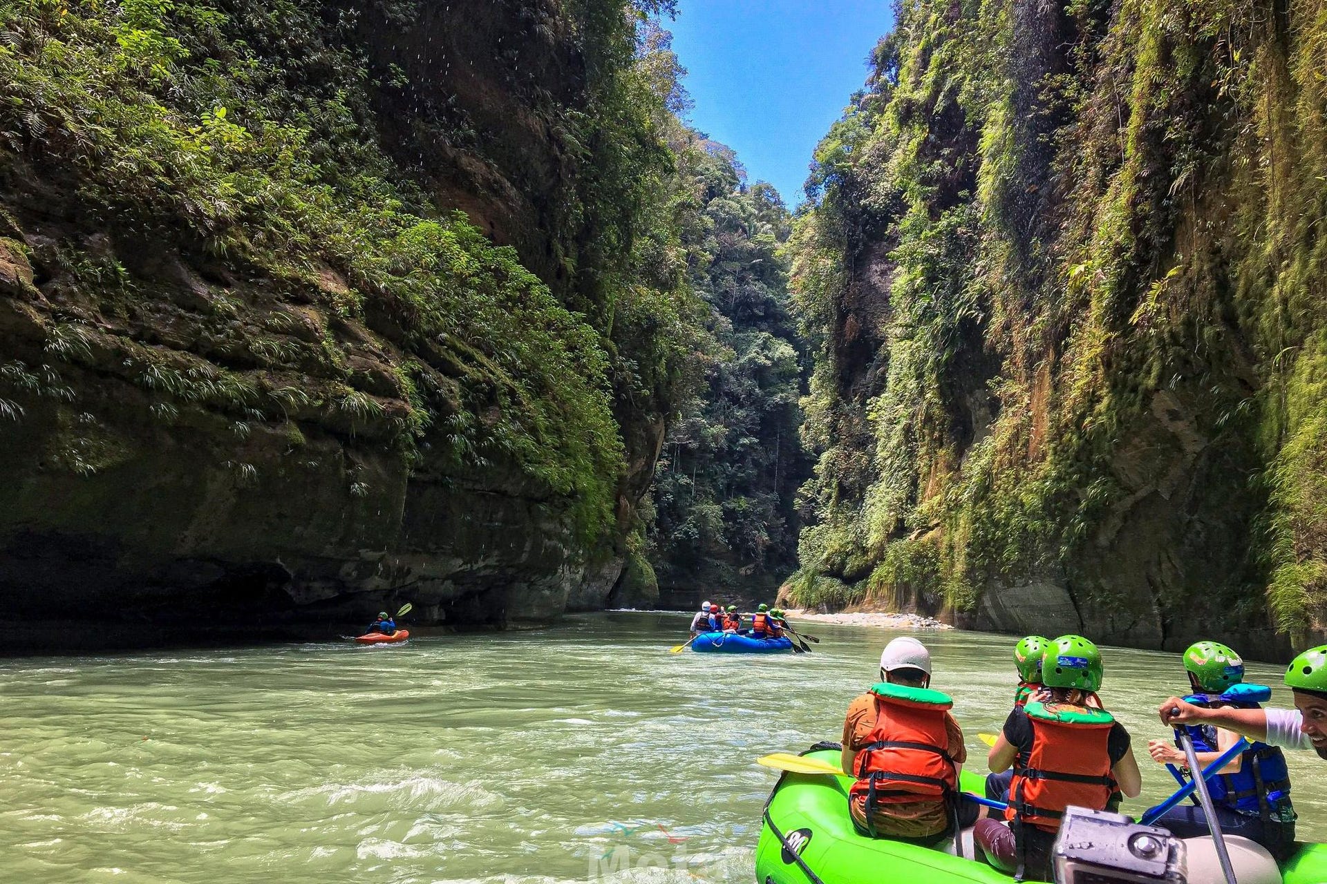 Rafting en el cañón del río Güejar desde Villavicencio