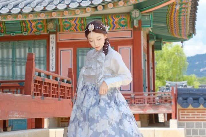 Wear a beautiful hanbok