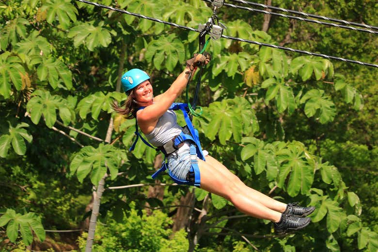 Volando in zip line sul Diamante Eco Park