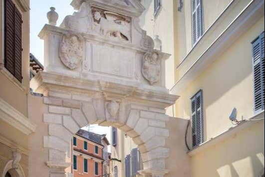 El Arco de Balbi da acceso al casco antiguo de Rovinj