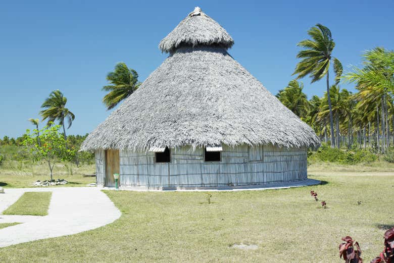 Contemplez la réplique d'une hutte aborigène