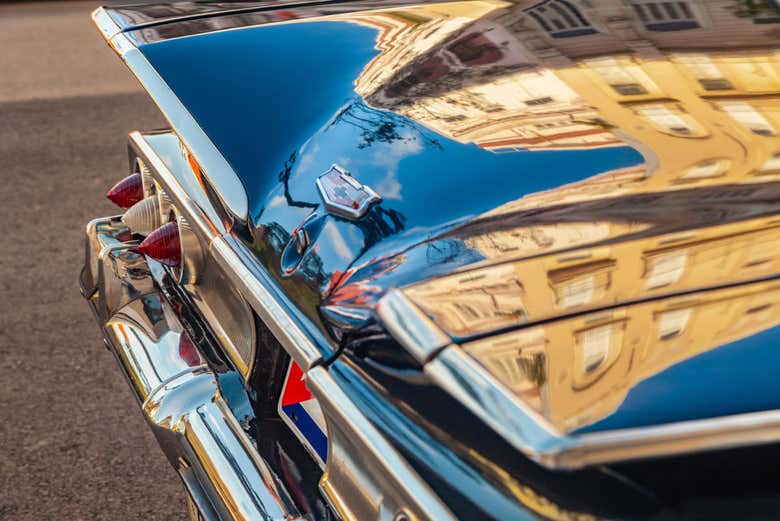 Passeando por Havana de carro clássico