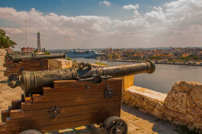 Cañones de la fortaleza de San Carlos de la Cabaña