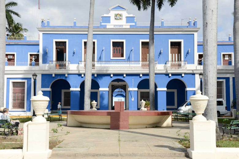 La Aduana Park in Cienfuegos