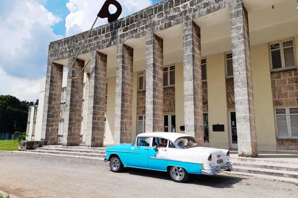 Havana Art Tour by Classic Car