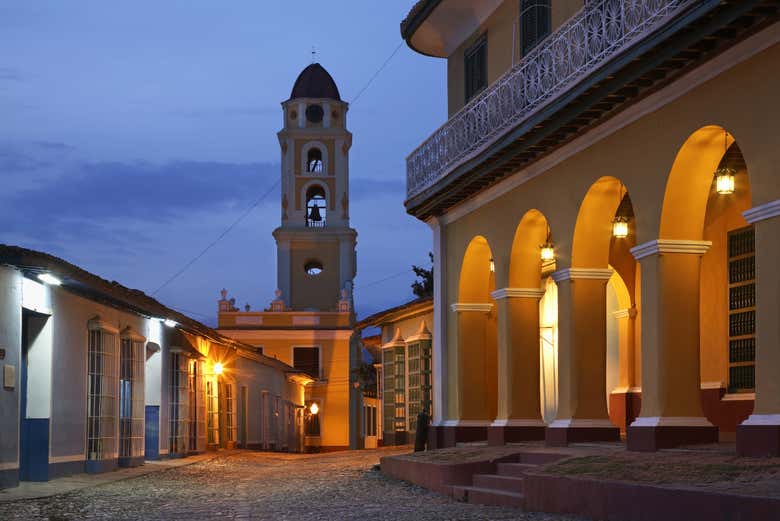 À noite no centro de Trinidad