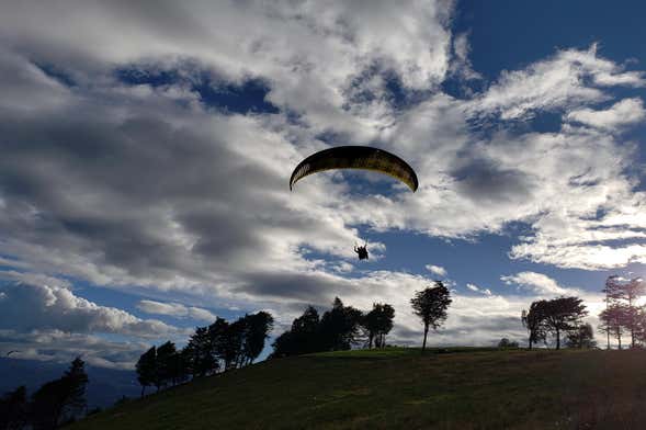 Nitón Hill Paragliding Activity