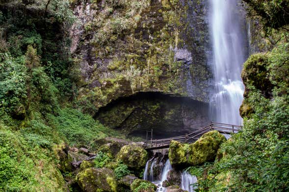 Excursión a la cascada del Girón y el lago Busa