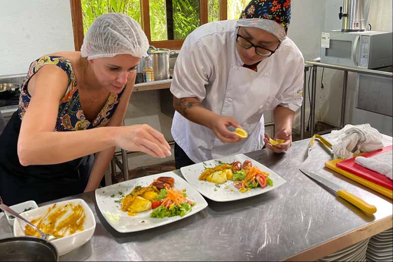 Desfrutando da aula de culinária