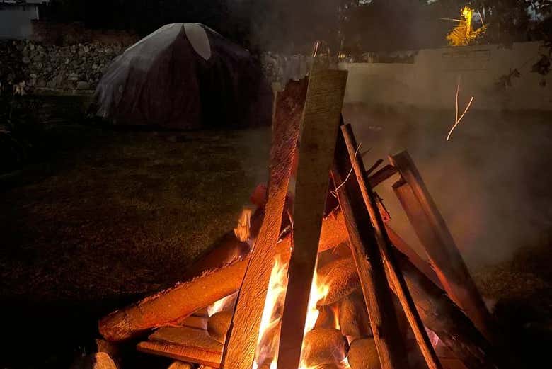 Feu de camp avant le temazcal