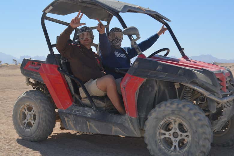 Pilotando un buggy en Hurghada