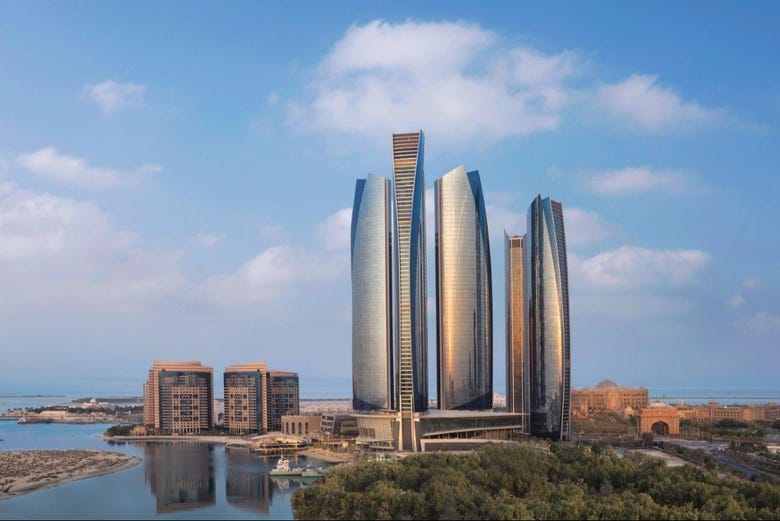 Las impresionantes Etihad Towers de Abu Dhabi