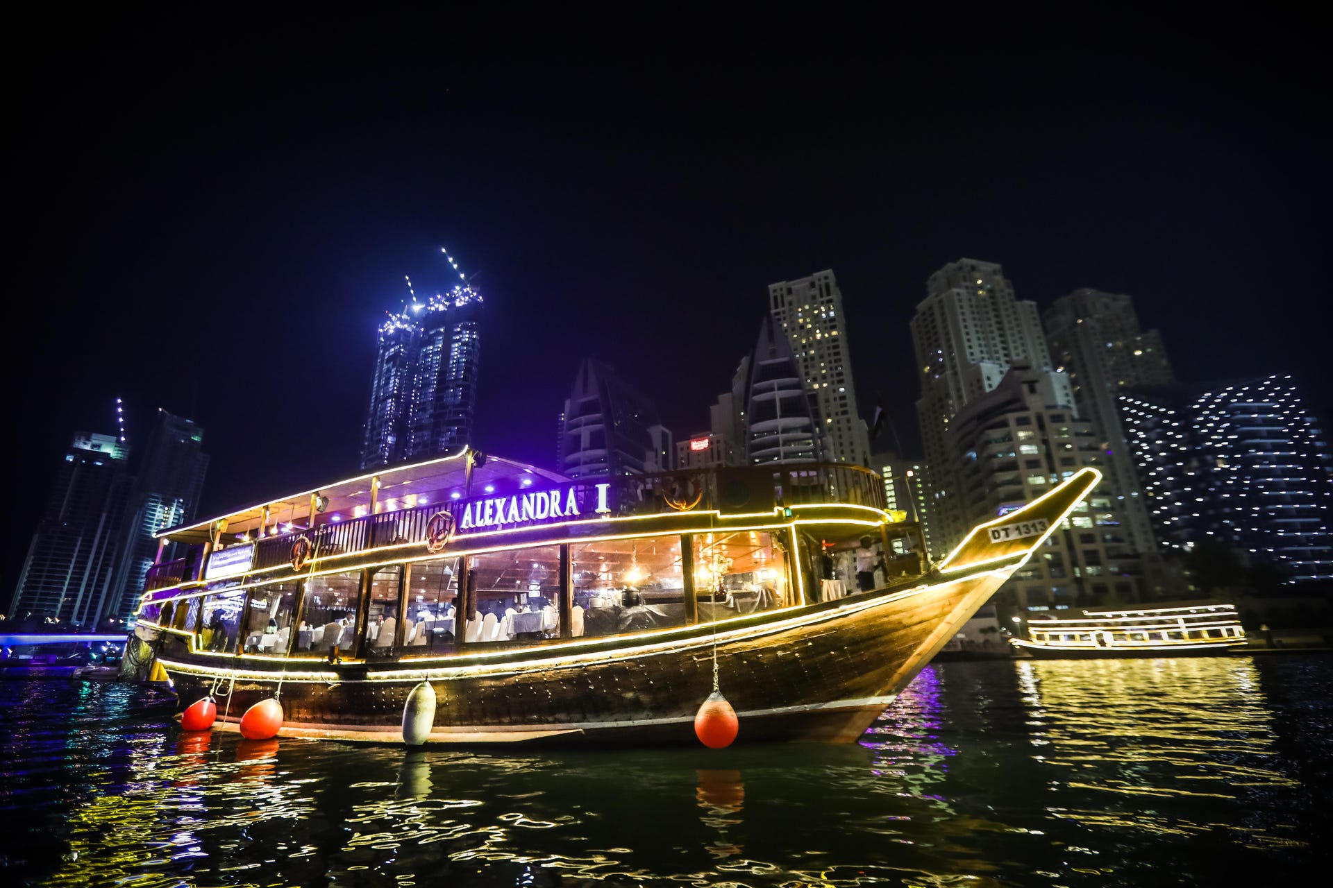 Crucero en dhow por Dubái con cena y espectáculo, Sharjah