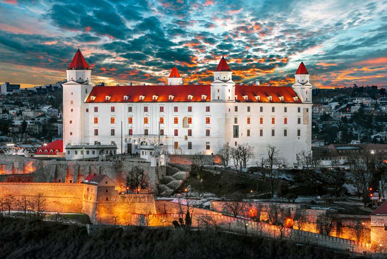 Castillo de Bratislava al atardecer