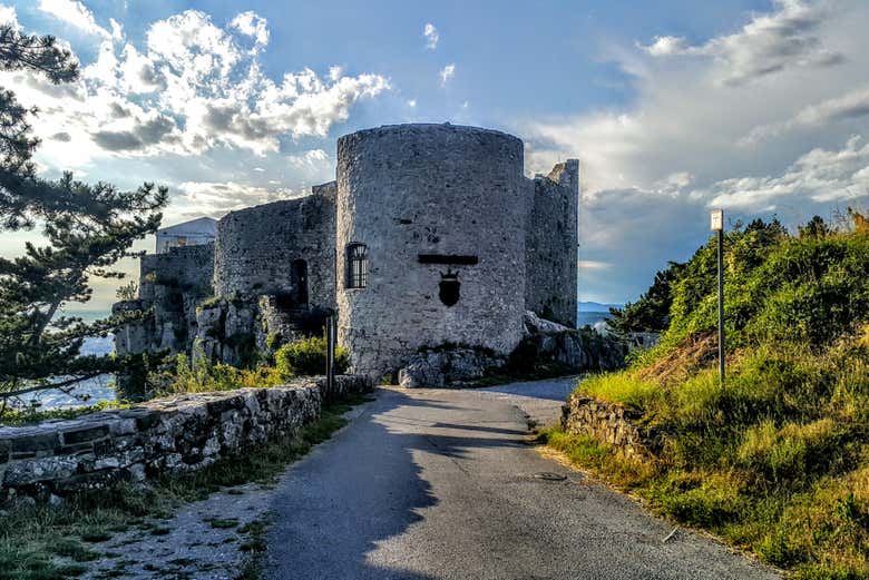 Exploring Socerb Castle