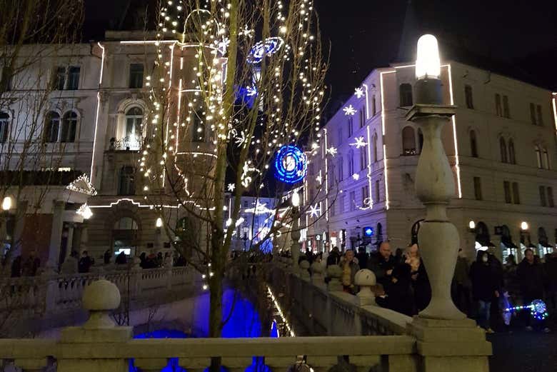 Passeando pelas ruas iluminadas de Ljubljana