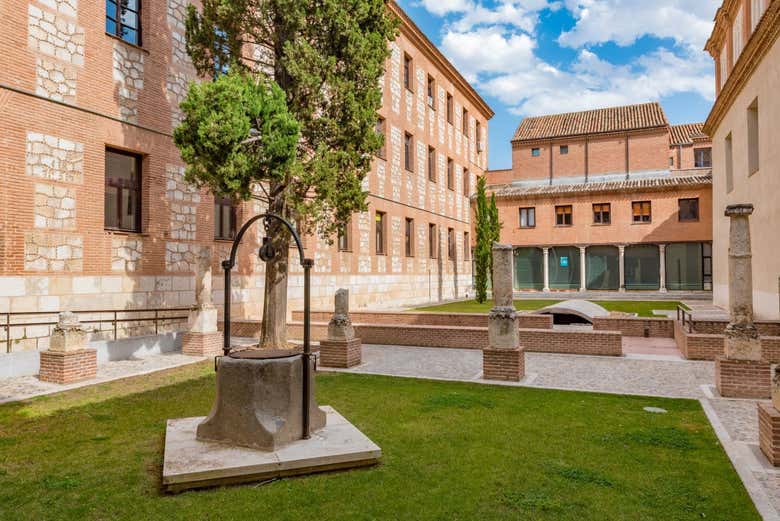 Patio del Parador de Turismo