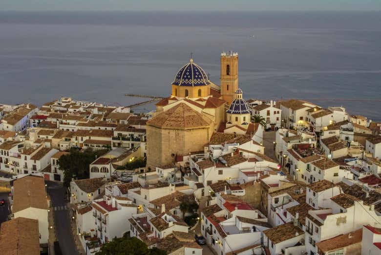 Atardecer sobre la iglesia de Altea