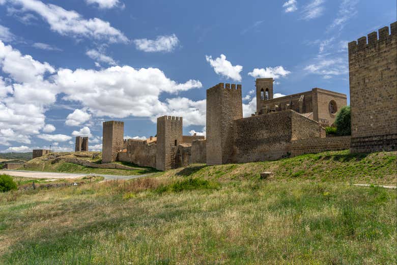 Recorriendo el cerco de Artajona