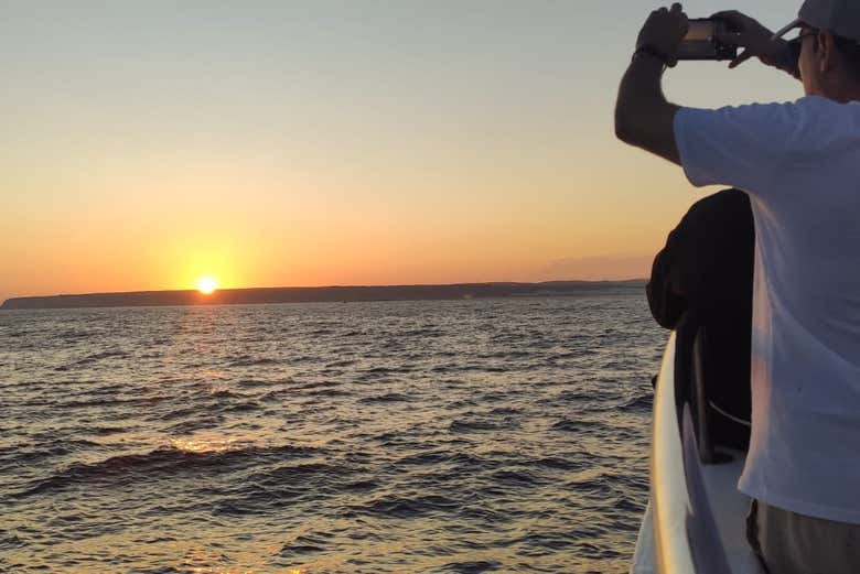 Fotografiando el atardecer desde el barco