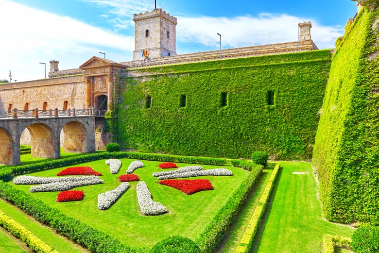 Admirando el castillo de Montjuïc