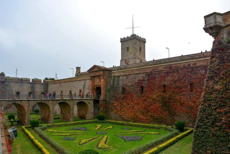 Admire Montjuïc Castle