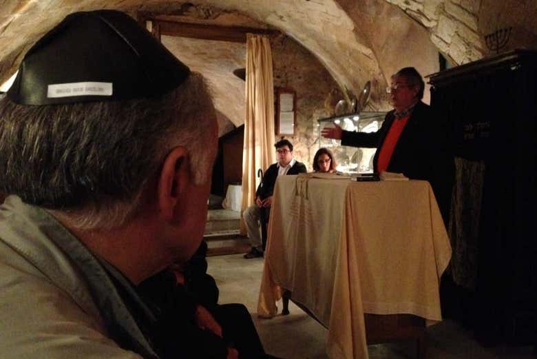 Celebración en el interior de la Sinagoga Mayor de Barcelona