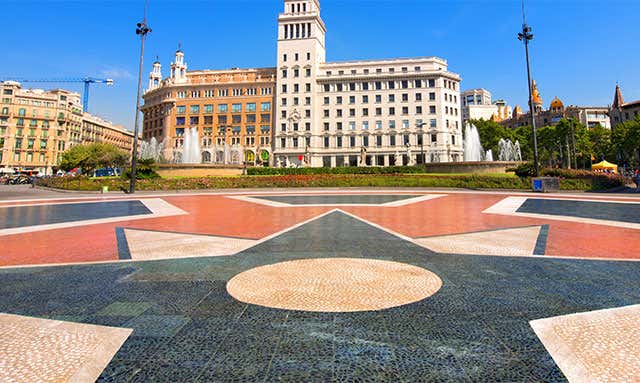 Plaza De Cataluña - La Plaza Más Famosa De Barcelona