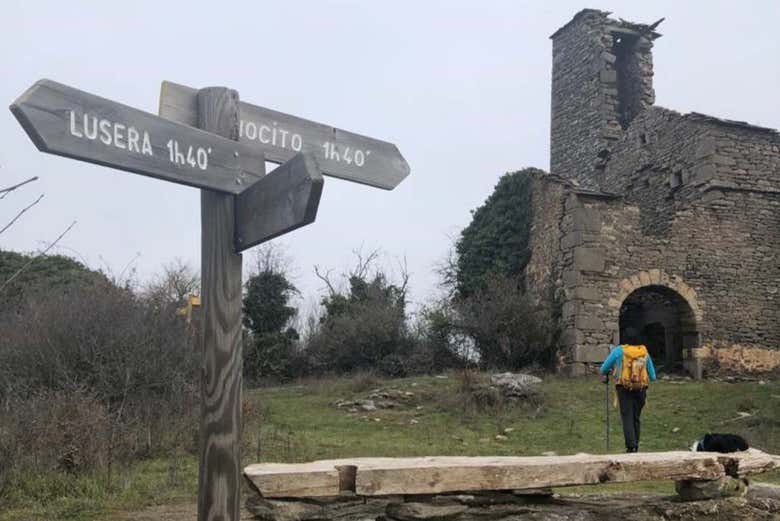 Chegando a um edifício em ruínas no valle de Tena