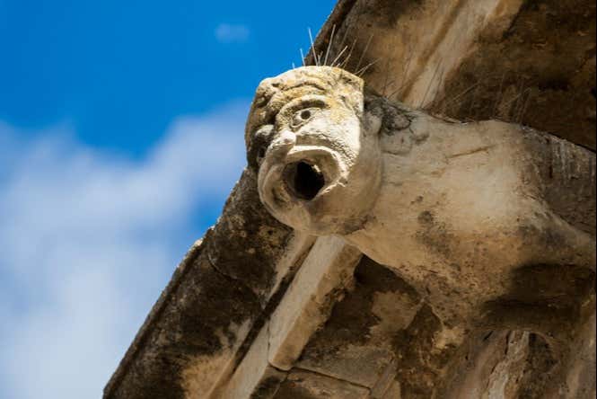 Decoración escultórica de los edificios de Borjas Blancas