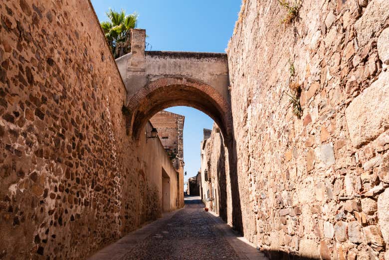 Um dos arcos de pedra do bairro da Judería