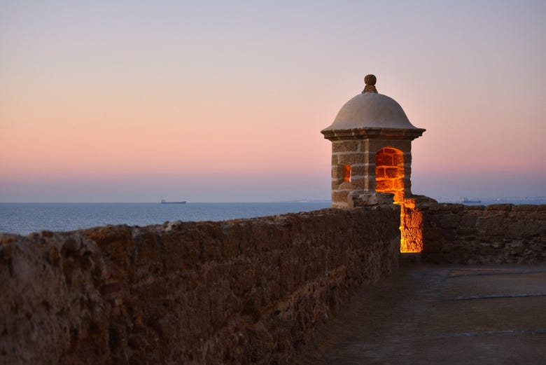 Ocaso sobre el castillo de Santa Catalina