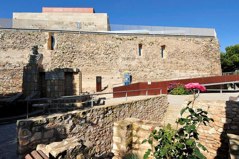 Castillo de la Concepción and Panoramic Lift in Cartagena