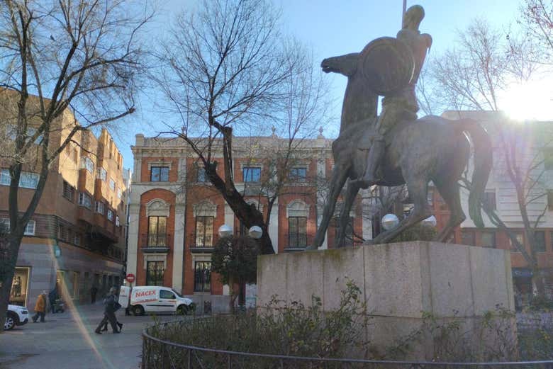 Escultura de Don Quijote en la plaza del Pilar