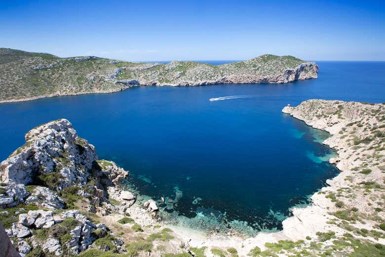 Tour por Cabrera, la vuelta a la isla en barco desde Colonia de San Jorge